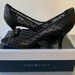 ELEGANT Karen Scott Shoes Size 9